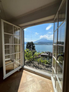 Charming house with a lake view Lucerna